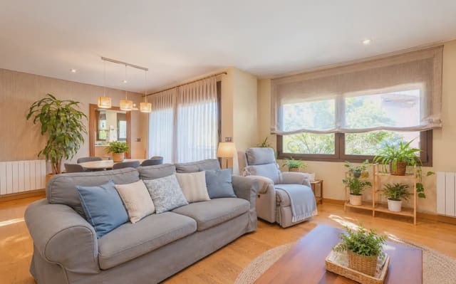 4 soverom Villa til salgs i La Bisbal d'Empordà med garasje - € 570 000 (Ref: 9919018)