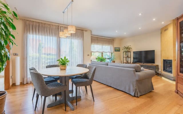 4 soverom Villa til salgs i La Bisbal d'Empordà med garasje - € 570 000 (Ref: 9919018)