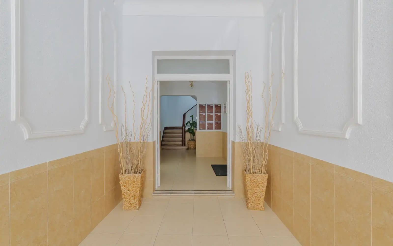Appartement de 2 chambres à louer à Madrid ville - 2 100 € (Ref: 9919104)