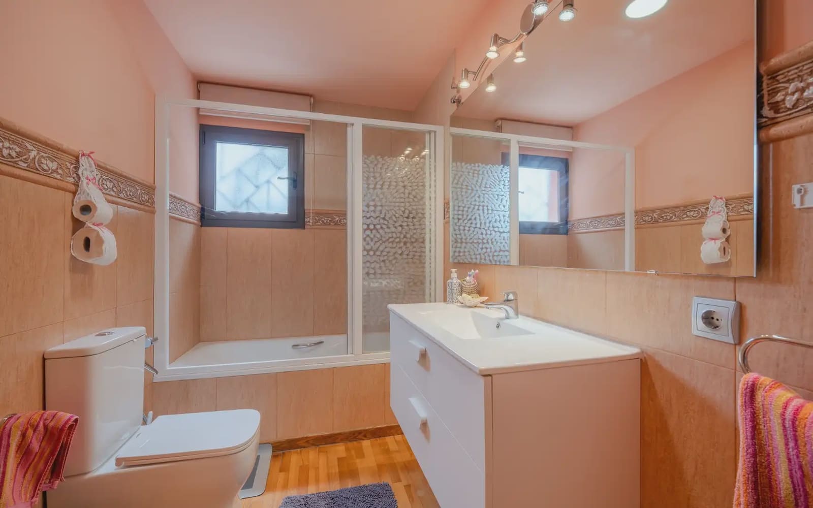 4 sypialnia Willa na sprzedaż w Aiguaviva z basenem garażem - 789 000 € (Ref: 9921102)