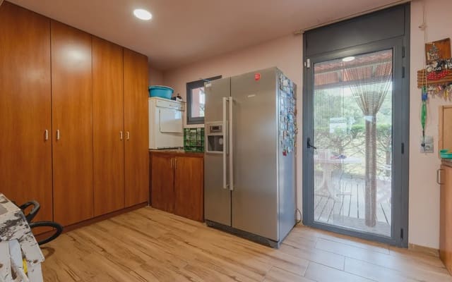 4 sypialnia Willa na sprzedaż w Aiguaviva z basenem garażem - 789 000 € (Ref: 9921102)