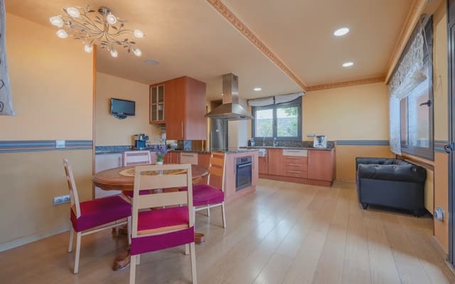 4 sypialnia Willa na sprzedaż w Aiguaviva z basenem garażem - 789 000 € (Ref: 9921102)