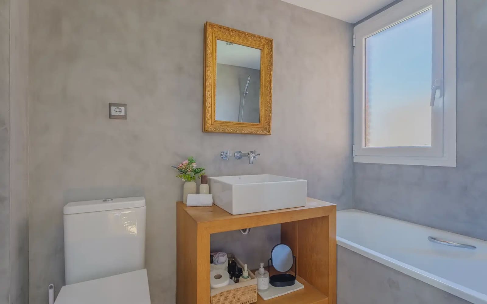 4 bedroom Flat for sale in Madrid city with pool - € 695,000 (Ref: 9921412)