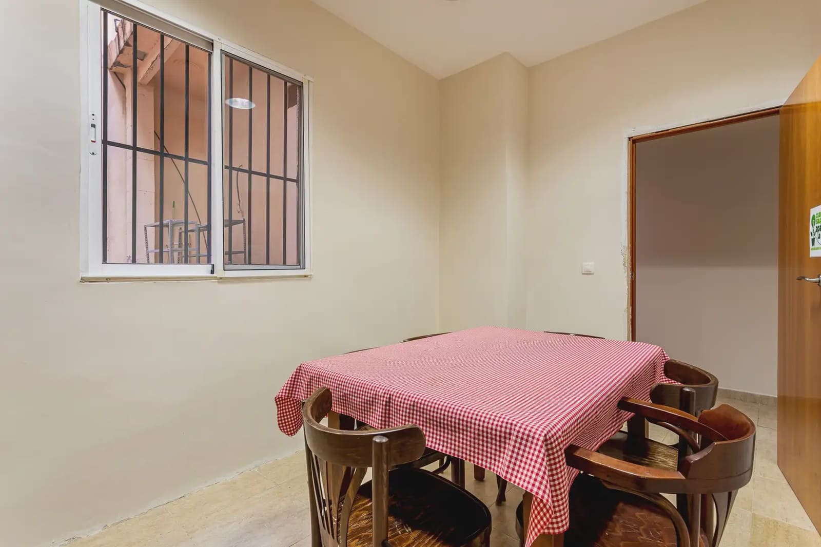 Local Comercial en València ciudad en venta - 750.000 € (Ref: 9921413)