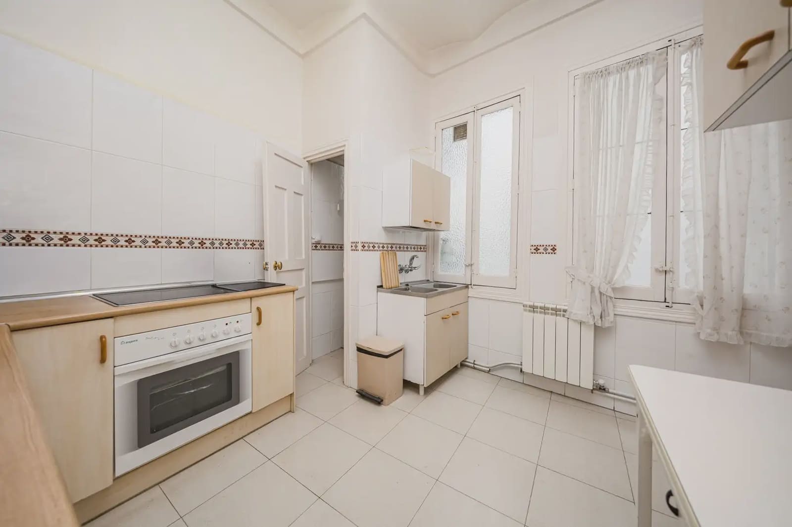 5 slaapkamer Flat te koop in Madrid stad - € 1.319.500 (Ref: 9924951)