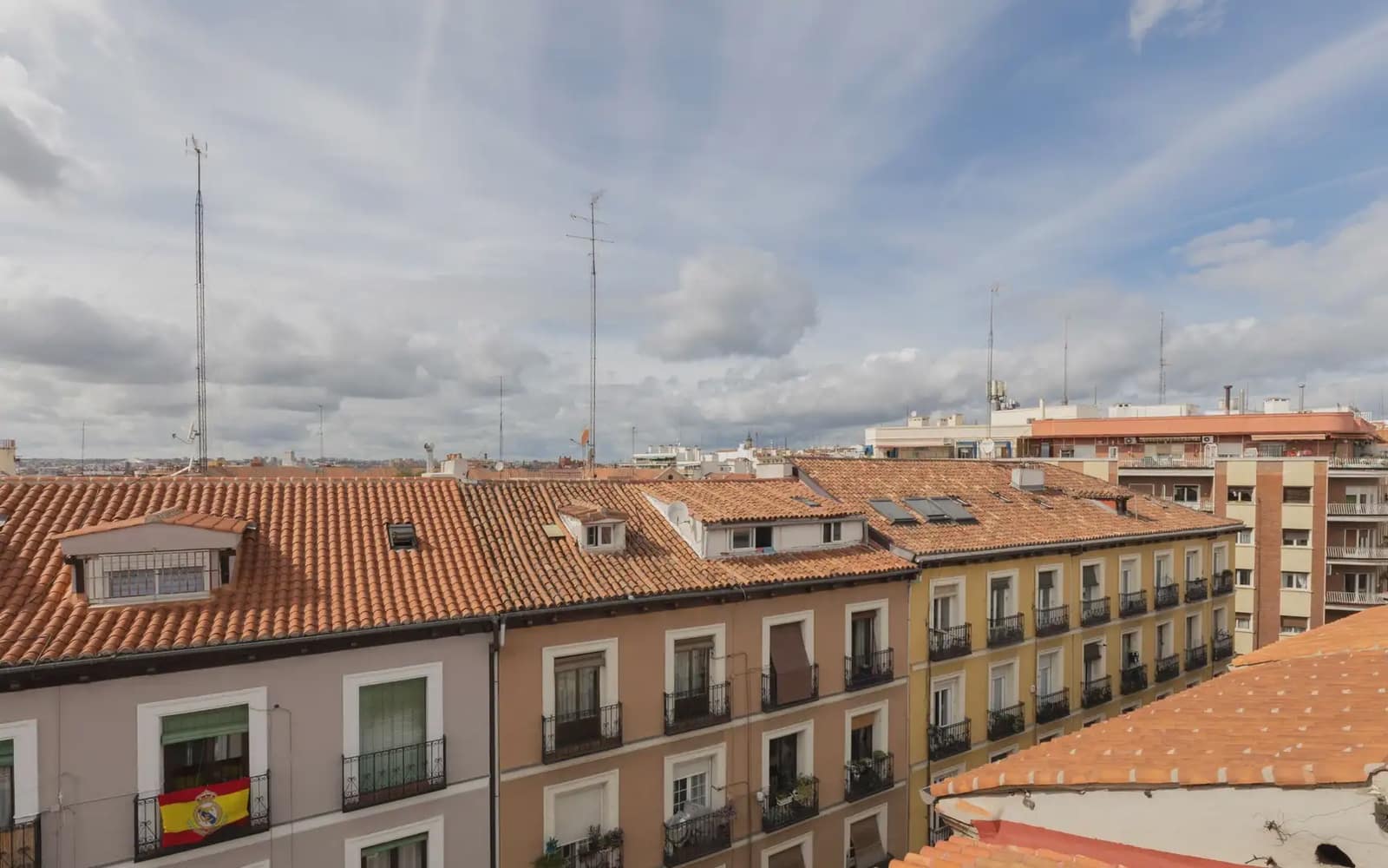 2 bedroom Apartment for rent in Madrid city - € 1,400 (Ref: 9928365)