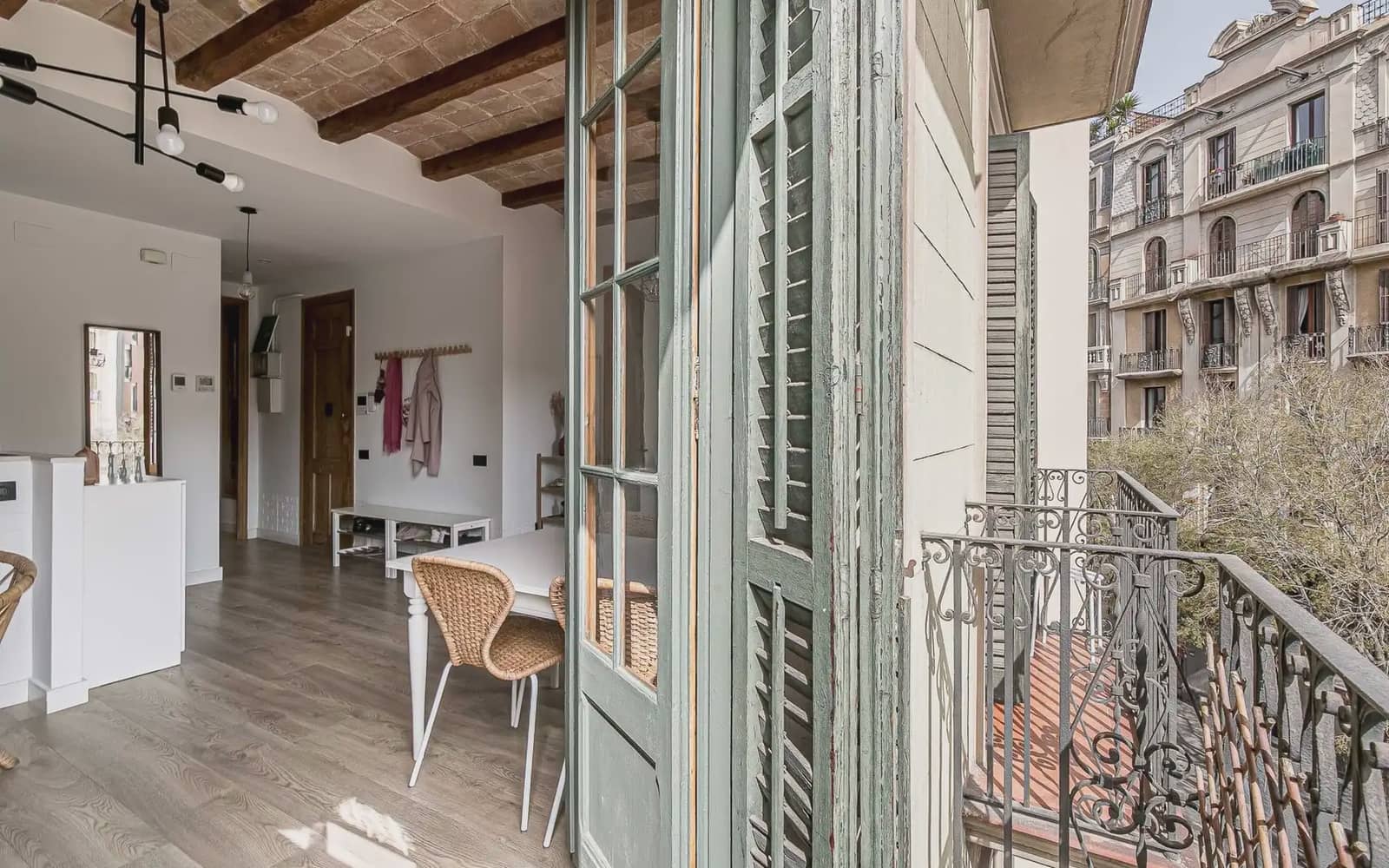3 slaapkamer Flat te huur in Barcelona stad - € 2.350 (Ref: 9932299)