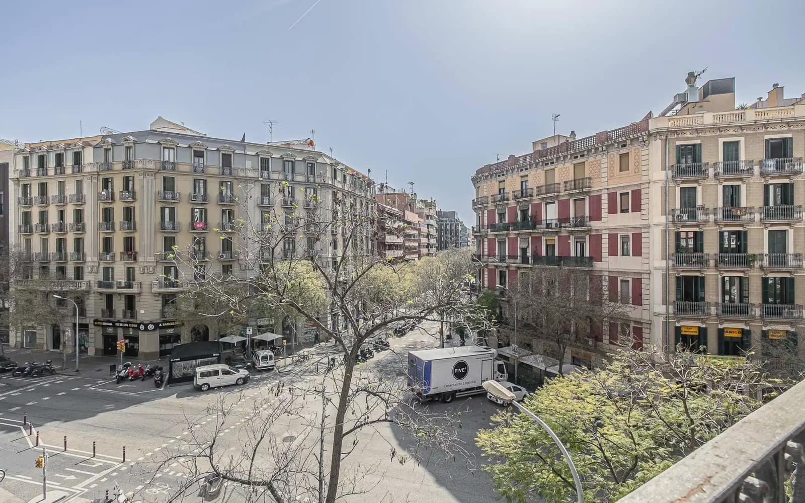 3 slaapkamer Flat te huur in Barcelona stad - € 2.350 (Ref: 9932299)