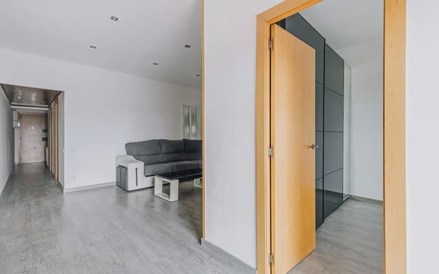 2 slaapkamer Flat te koop in Sant Andreu de Palomar, Barcelona stad - € 325.000 (Ref: 9937247)