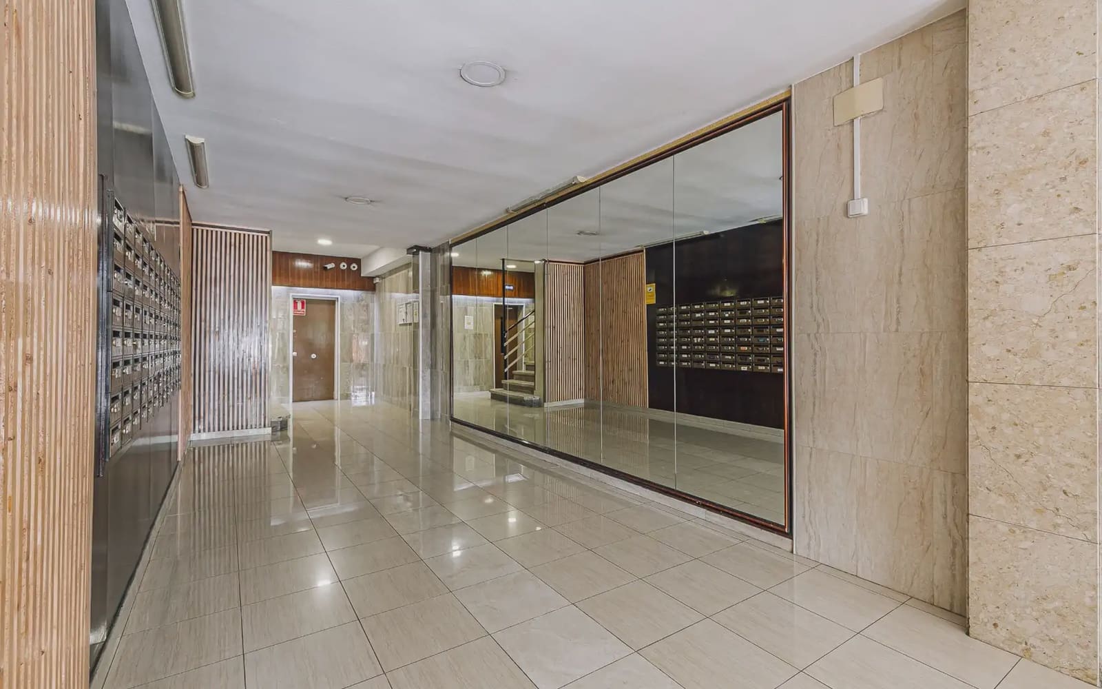 2 slaapkamer Flat te koop in Barcelona stad - € 325.000 (Ref: 9937247)