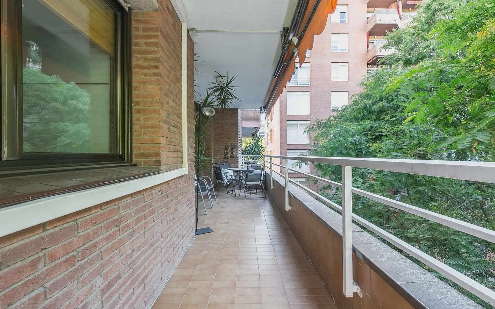 Appartement de 4 chambres à louer à Barcelone ville avec piscine garage - 3 427 € (Ref: 9938915)