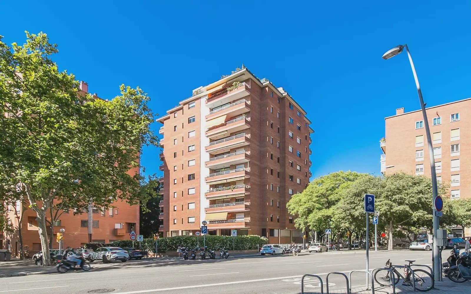 Appartement de 4 chambres à louer à Barcelone ville avec piscine garage - 3 427 € (Ref: 9938915)
