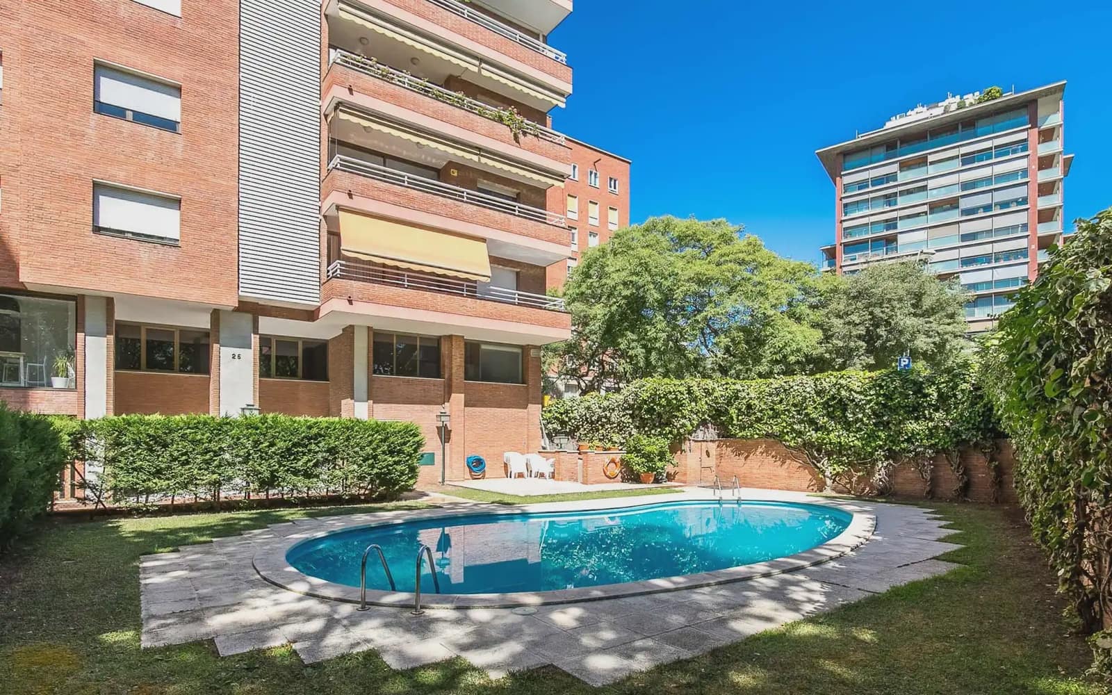 Appartement de 4 chambres à louer à Barcelone ville avec piscine garage - 3 427 € (Ref: 9938915)