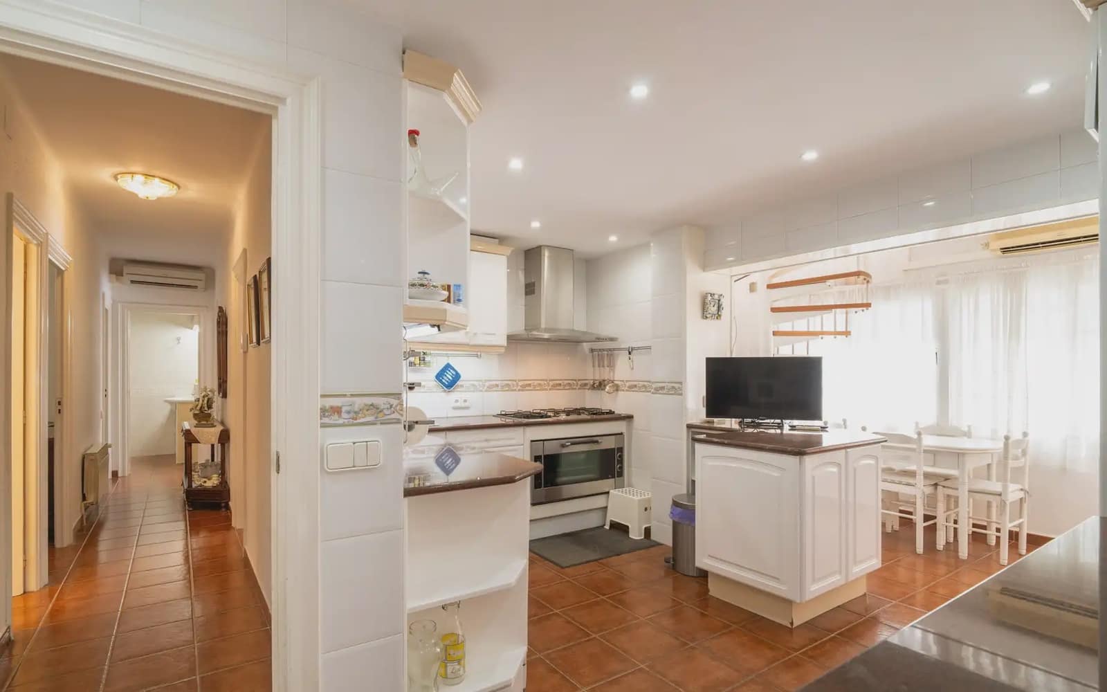 6 soveværelse Villa til salg i Calafell med swimmingpool garage - € 460.000 (Ref: 9939127)