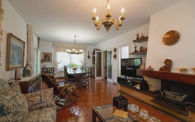 Chalet de 6 habitaciones en Segur de Calafell, Calafell en venta con piscina garaje - 460.000 € (Ref: 9939127)