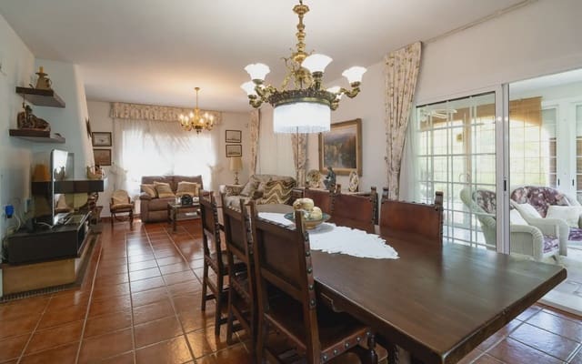 Chalet de 6 habitaciones en Segur de Calafell, Calafell en venta con piscina garaje - 460.000 € (Ref: 9939127)