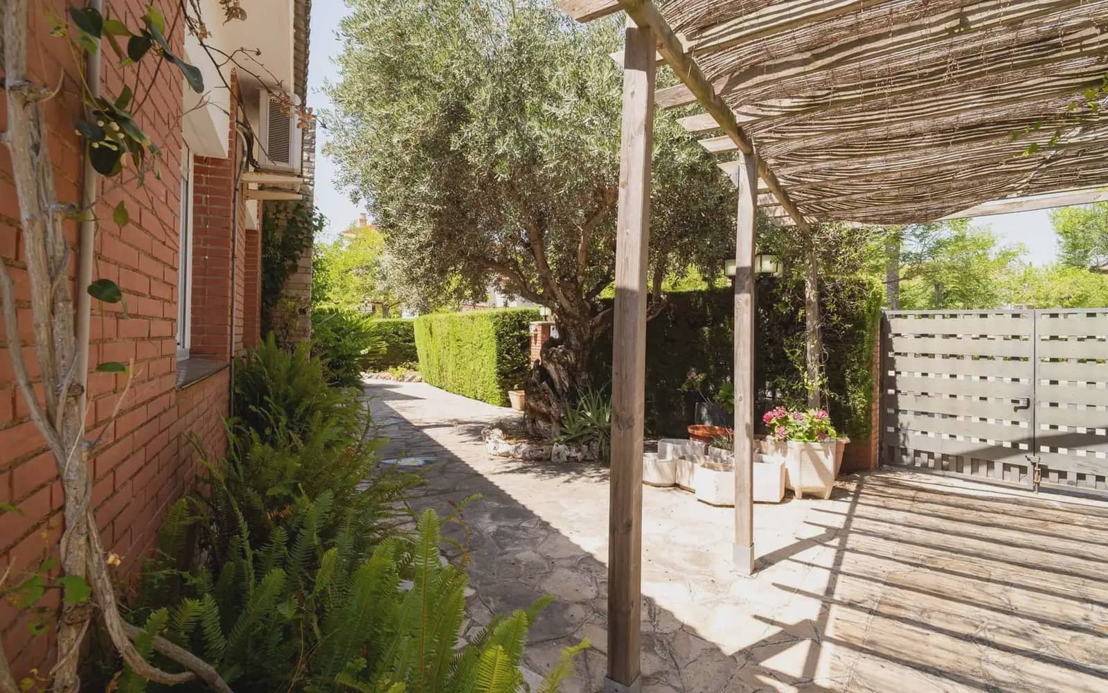 6 soveværelse Villa til salg i Calafell med swimmingpool garage - € 460.000 (Ref: 9939127)