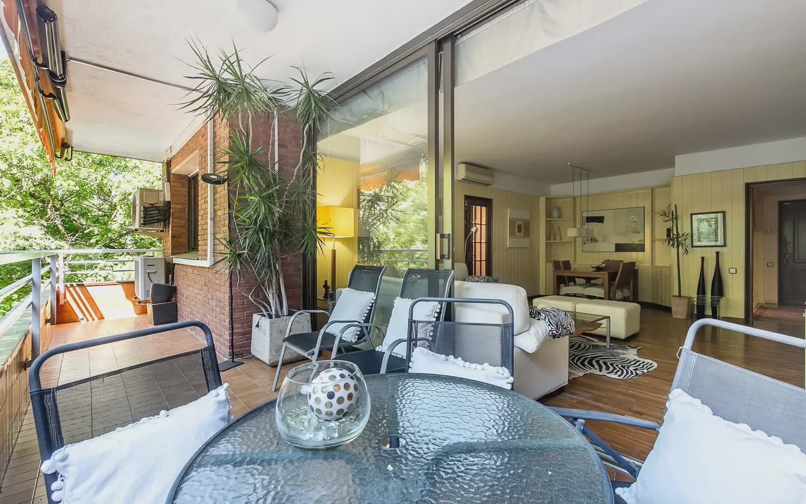 Piso de 4 habitaciones en Barcelona ciudad en alquiler con piscina garaje - 3.427 € (Ref: 9950368)