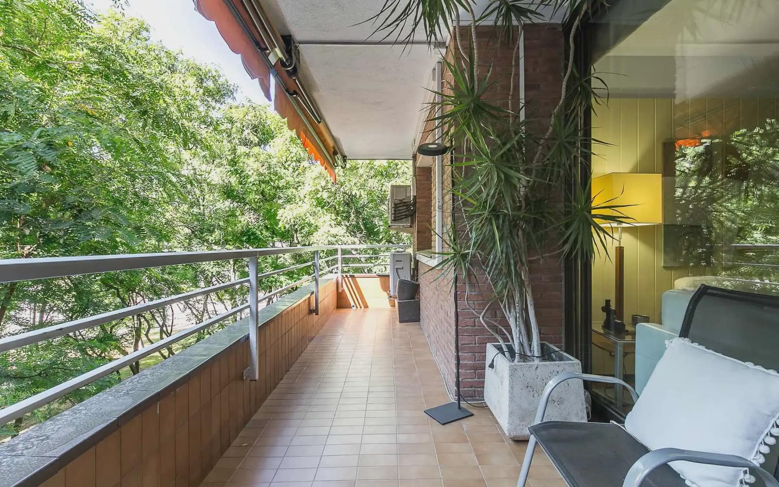 Piso de 4 habitaciones en Barcelona ciudad en alquiler con piscina garaje - 3.427 € (Ref: 9950368)