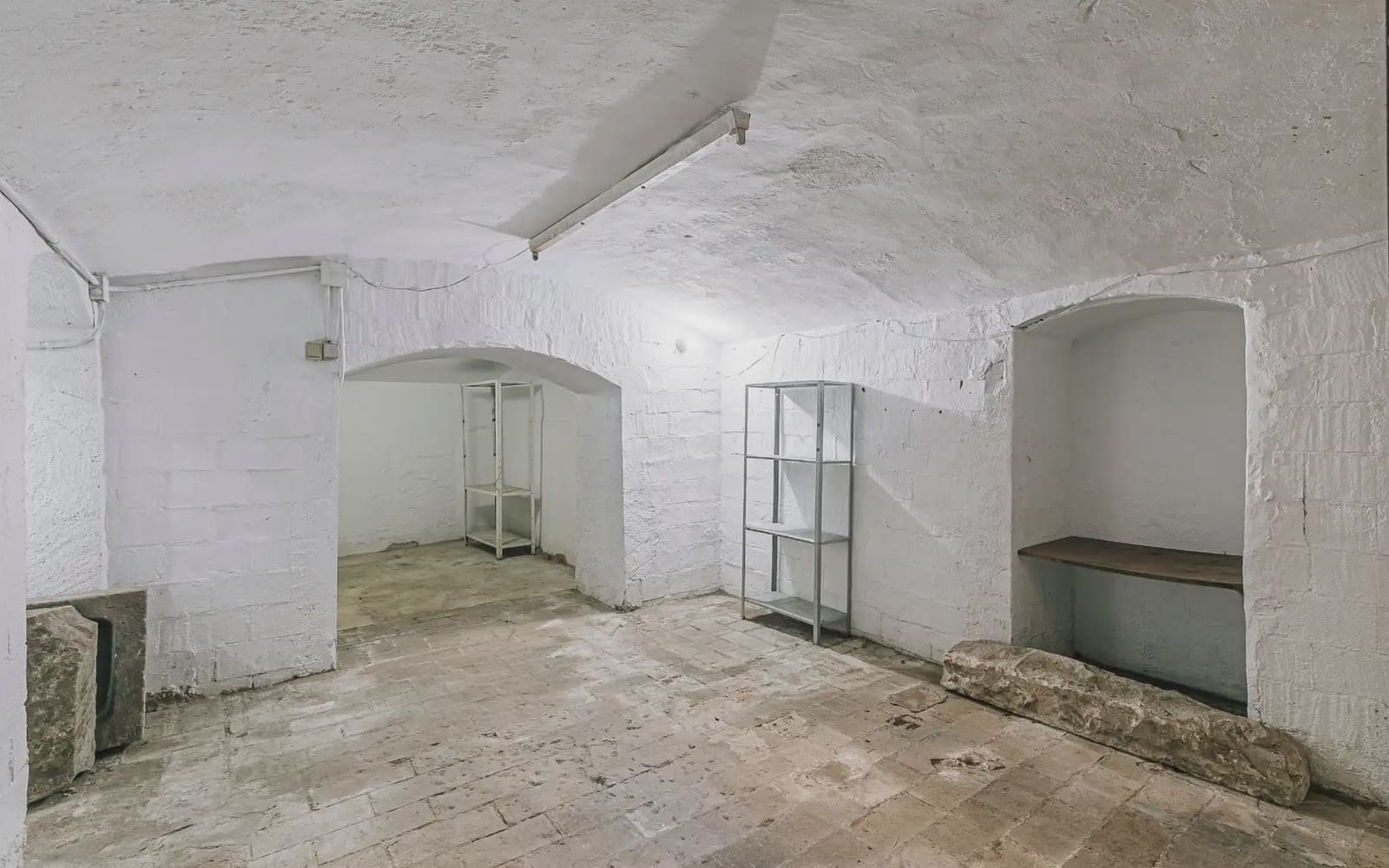 Erhverv til salg i Barcelona by - € 245.000 (Ref: 9953093)