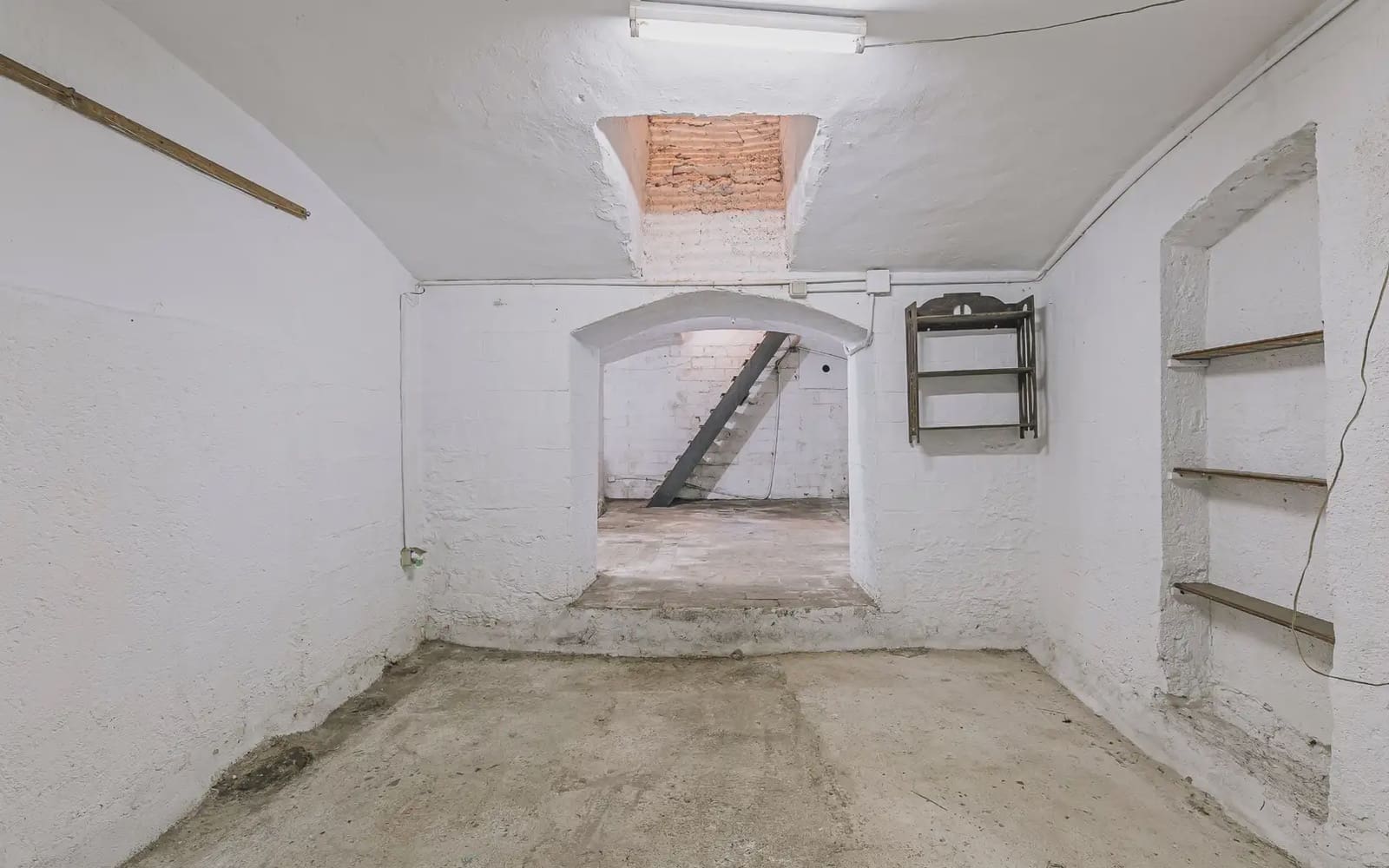 Erhverv til salg i Barcelona by - € 245.000 (Ref: 9953093)