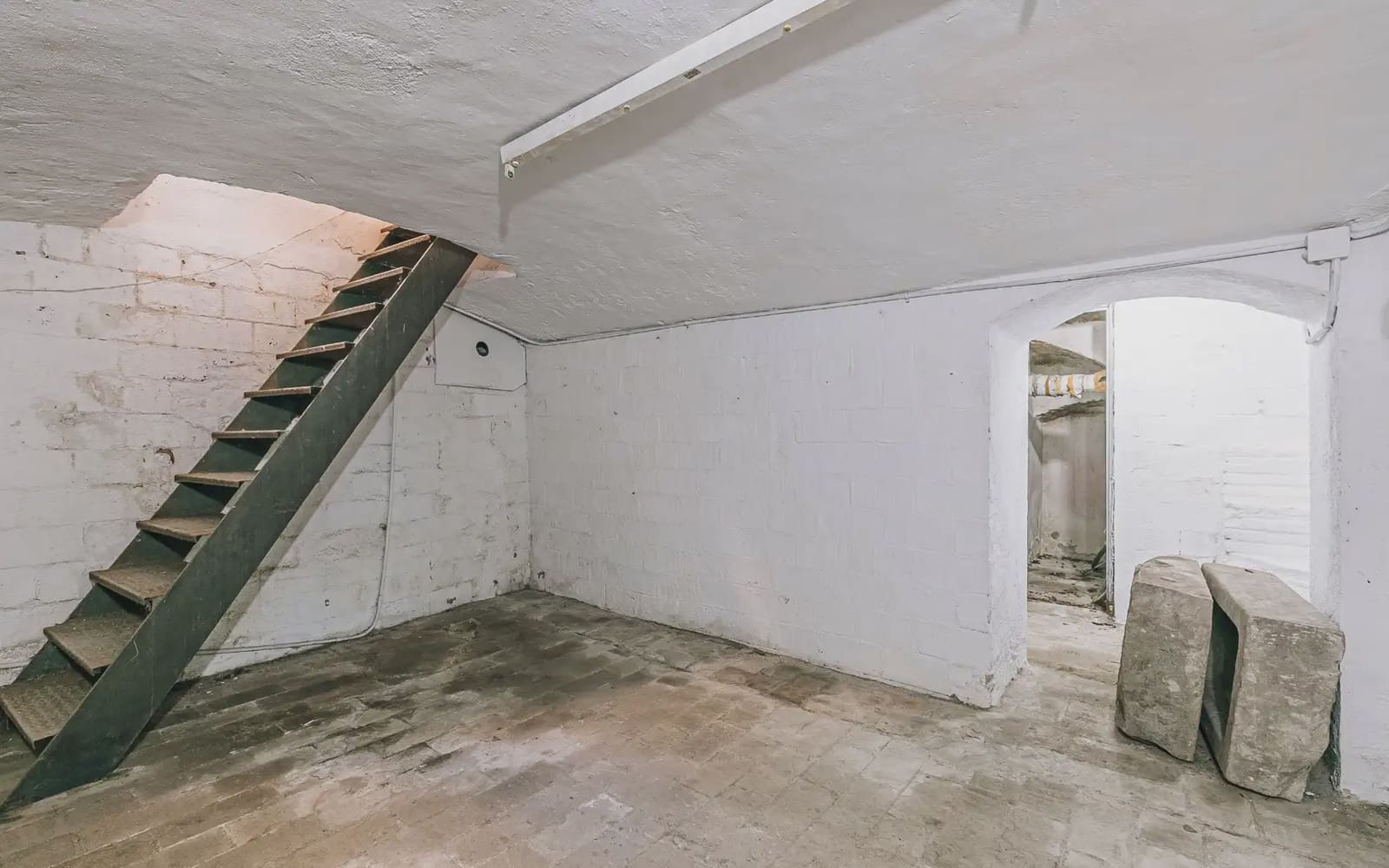 Erhverv til salg i Barcelona by - € 245.000 (Ref: 9953093)