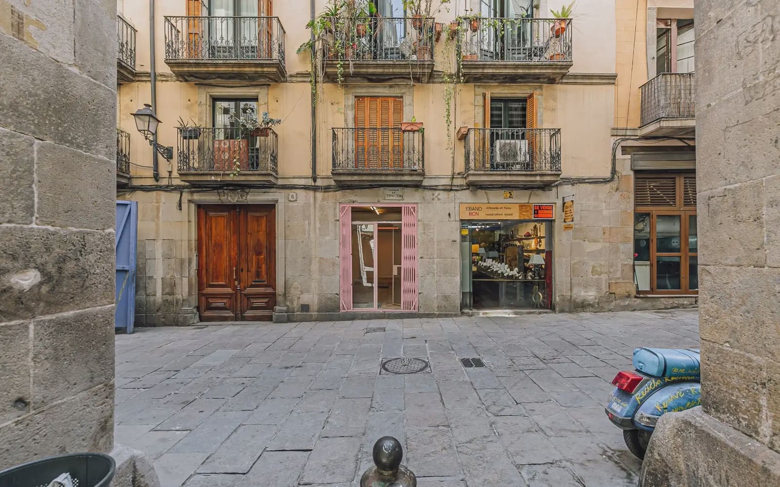 Erhverv til salg i Barcelona by - € 245.000 (Ref: 9953093)