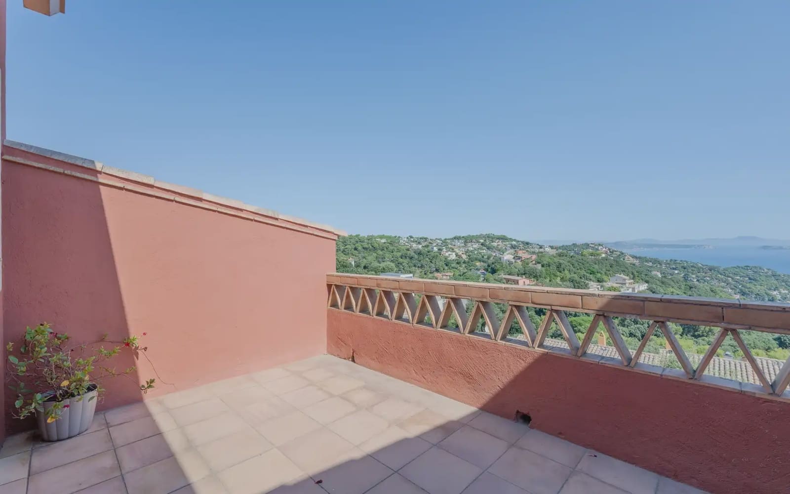 Adosado de 3 habitaciones en Begur en alquiler con garaje - 1.950 € (Ref: 9953095)