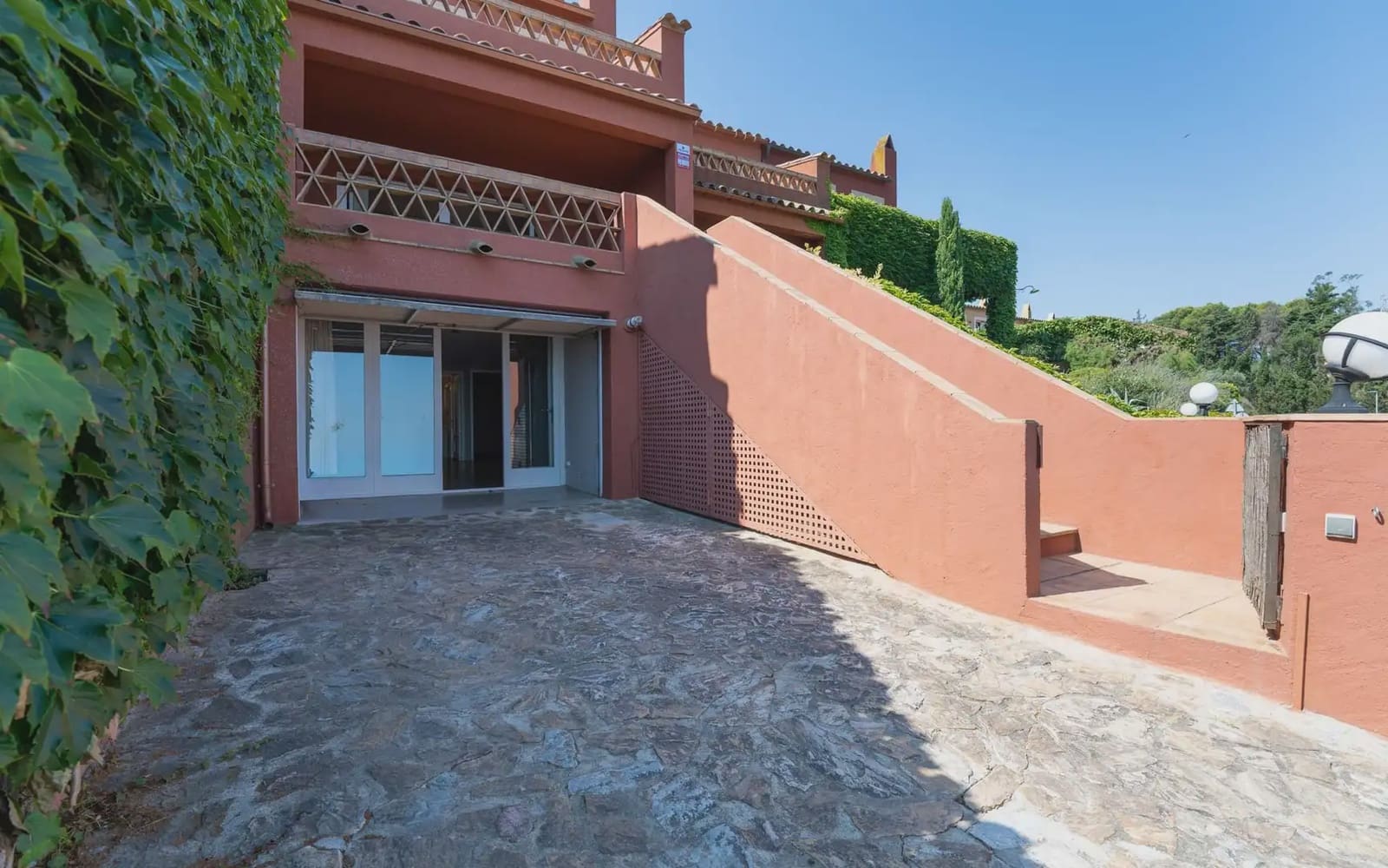 Adosado de 3 habitaciones en Begur en alquiler con garaje - 1.950 € (Ref: 9953095)