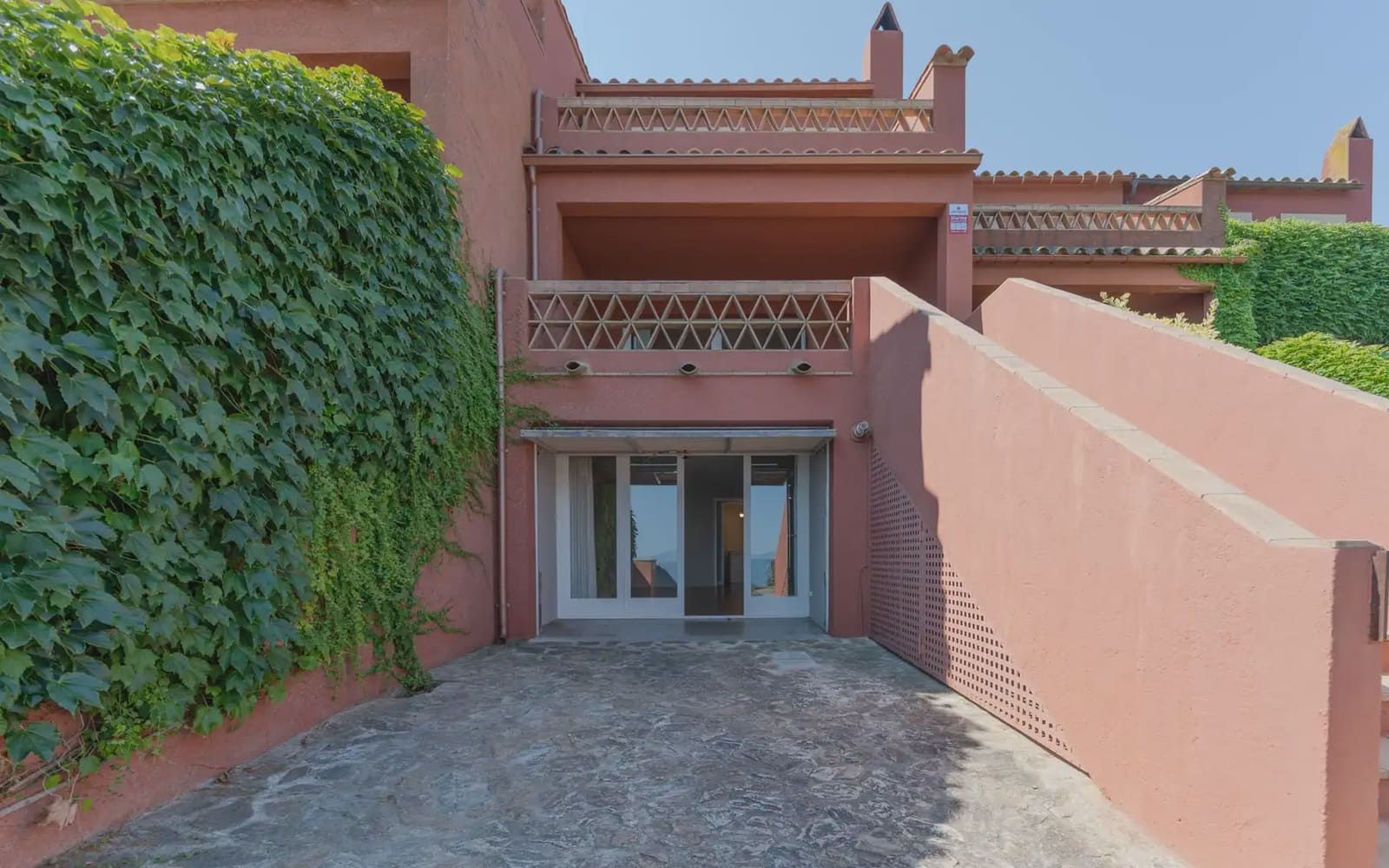 Adosado de 3 habitaciones en Begur en alquiler con garaje - 1.950 € (Ref: 9953095)