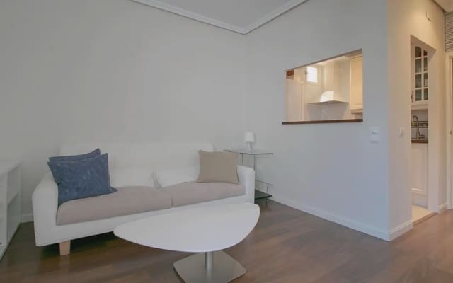 1 quarto Apartamento para arrendar em Universidad, Madrid cidade - 1 200 € (Ref: 9956550)