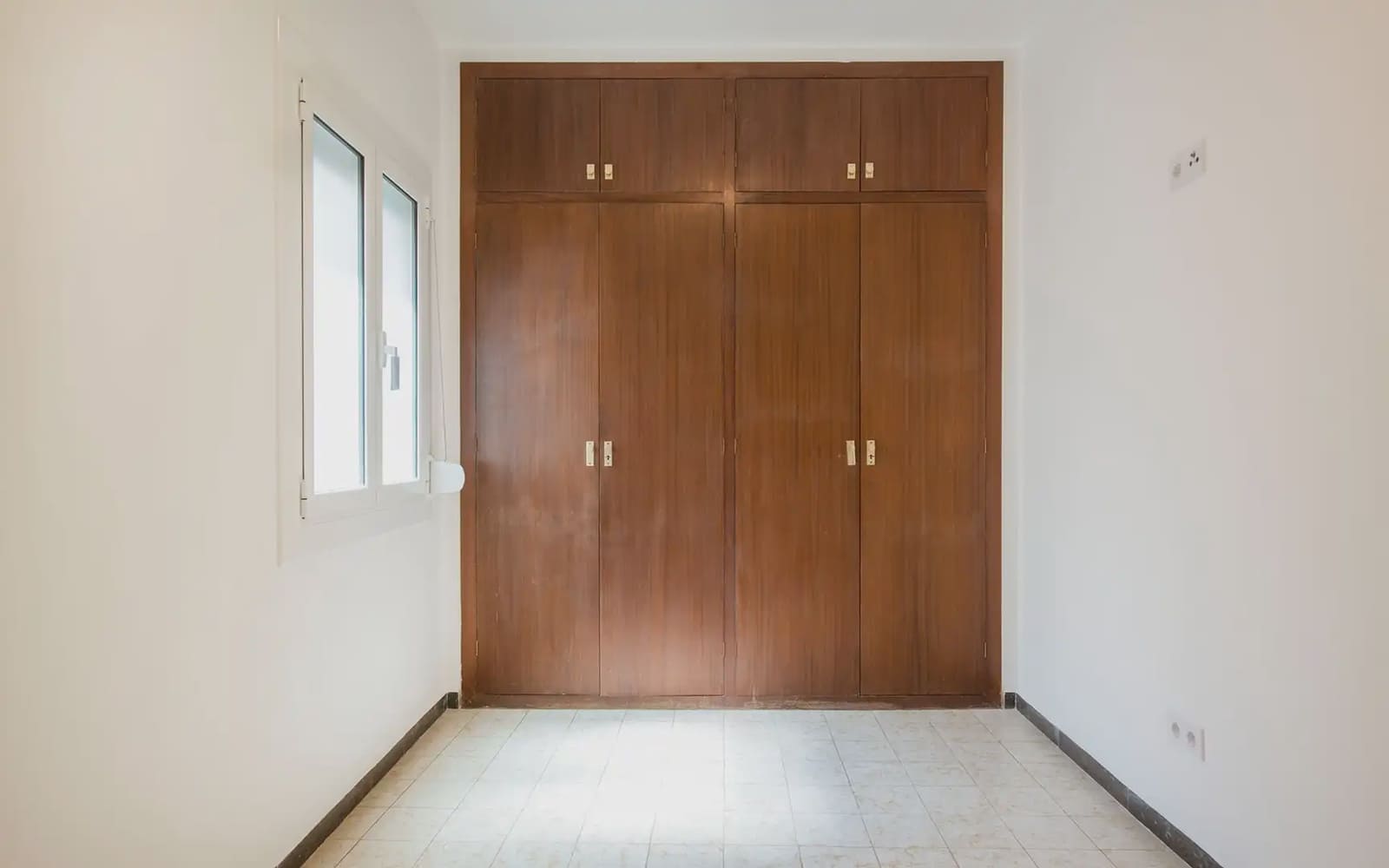 4 bedroom Penthouse for rent in Barcelona city with garage - € 2,359 (Ref: 9961994)