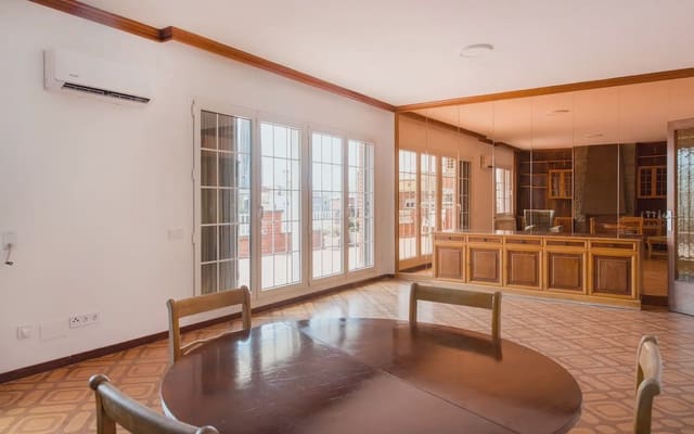 4 bedroom Penthouse for rent in La Sagrada Família, Barcelona city with garage - € 2,359 (Ref: 9961994)
