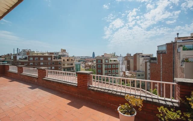 4 bedroom Penthouse for rent in La Sagrada Família, Barcelona city with garage - € 2,359 (Ref: 9961994)