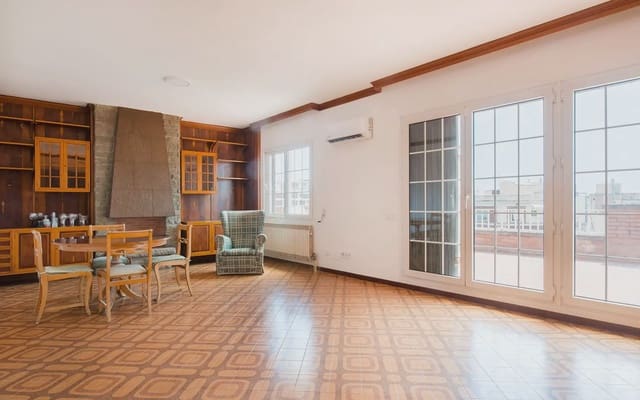 4 bedroom Penthouse for rent in La Sagrada Família, Barcelona city with garage - € 2,359 (Ref: 9961994)
