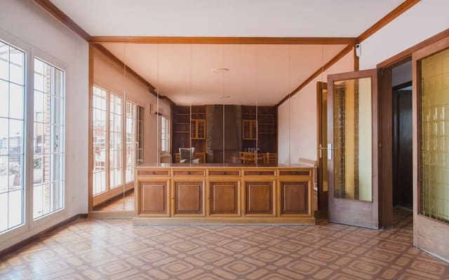4 bedroom Penthouse for rent in La Sagrada Família, Barcelona city with garage - € 2,359 (Ref: 9961994)