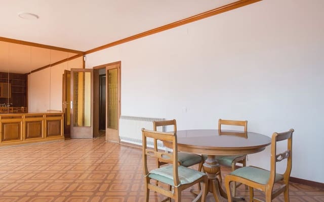 4 bedroom Penthouse for rent in La Sagrada Família, Barcelona city with garage - € 2,359 (Ref: 9961994)