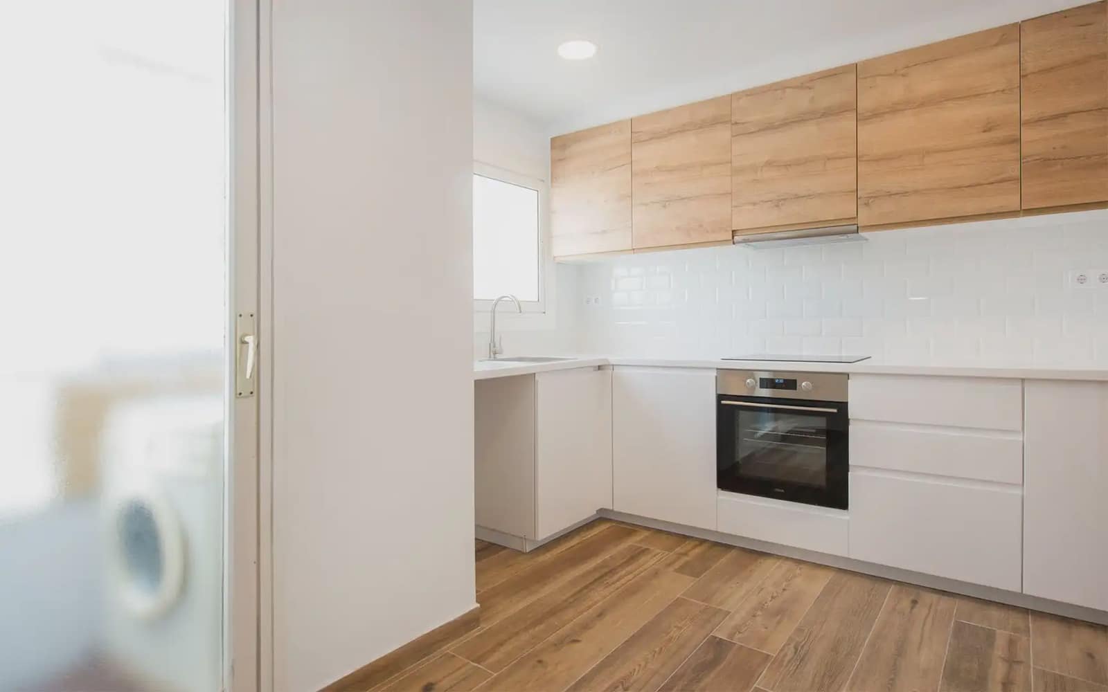 4 bedroom Penthouse for rent in Barcelona city with garage - € 2,359 (Ref: 9961994)