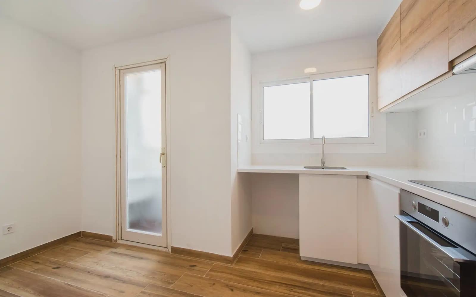 4 bedroom Penthouse for rent in Barcelona city with garage - € 2,359 (Ref: 9961994)