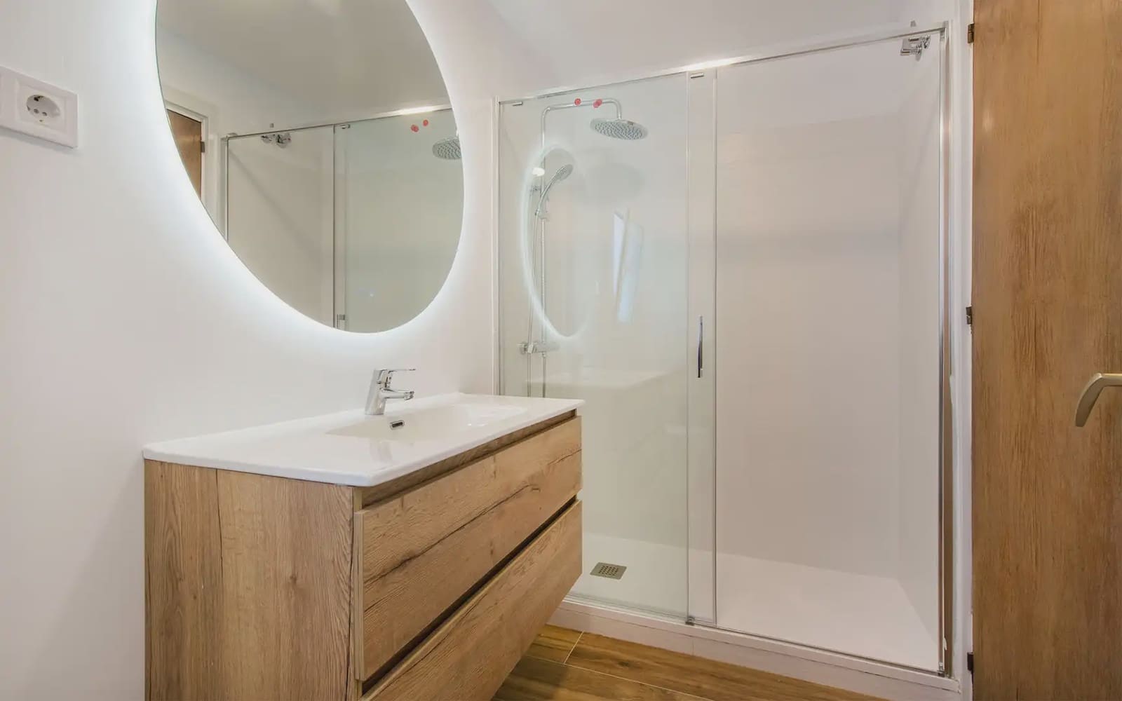 4 bedroom Penthouse for rent in Barcelona city with garage - € 2,359 (Ref: 9961994)