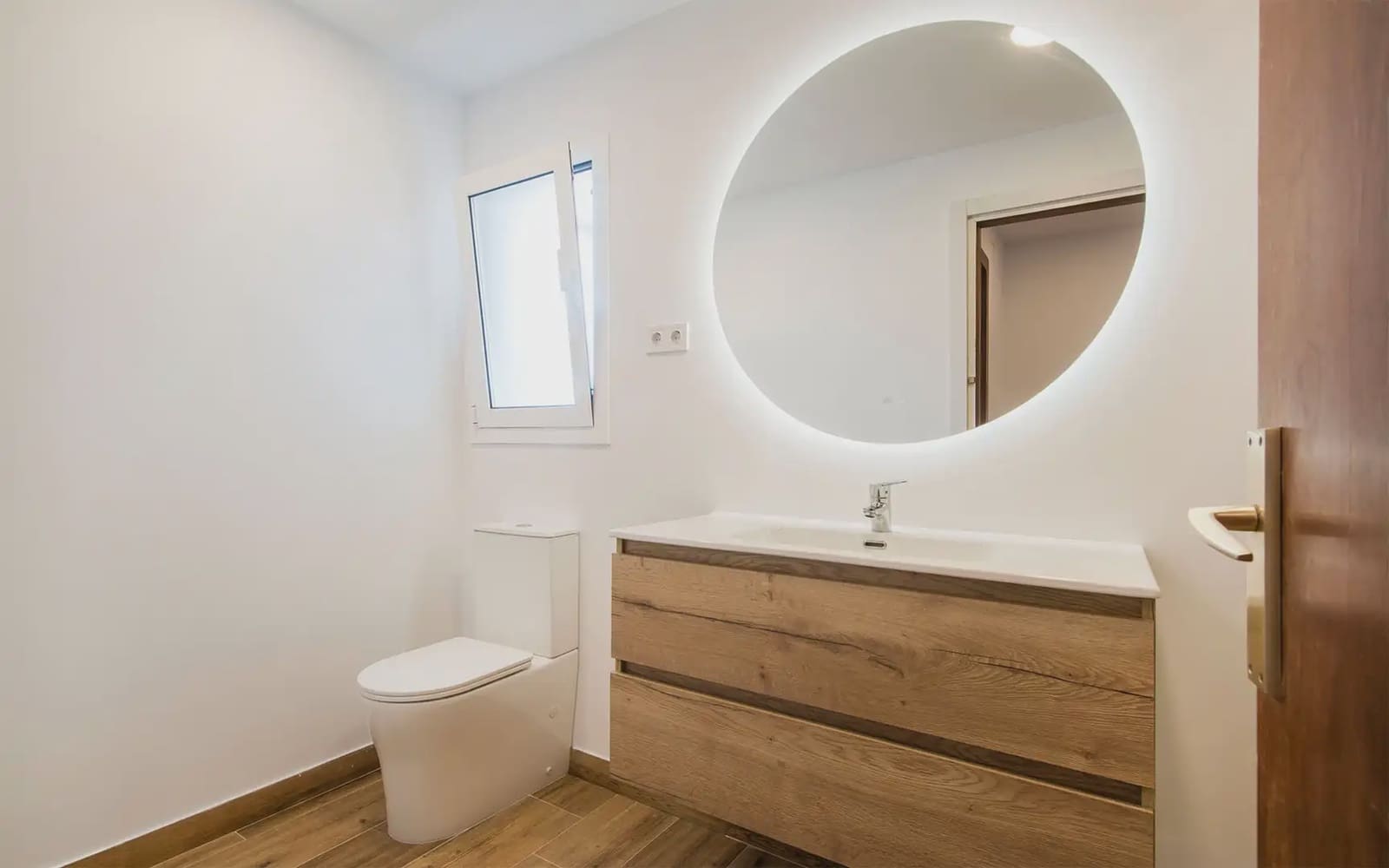 4 bedroom Penthouse for rent in Barcelona city with garage - € 2,359 (Ref: 9961994)