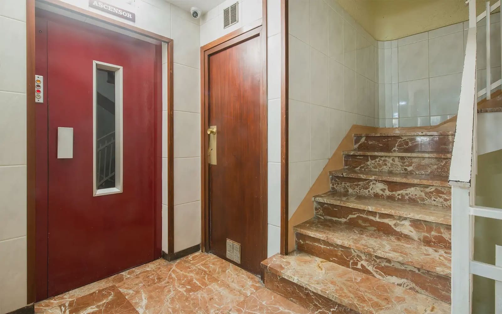 4 bedroom Penthouse for rent in Barcelona city with garage - € 2,359 (Ref: 9961994)