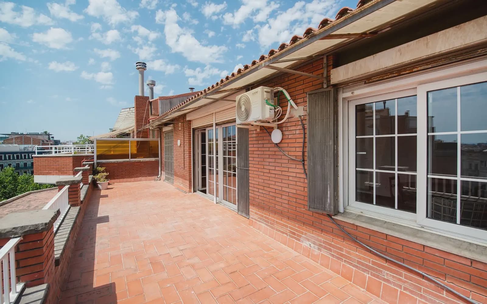 4 bedroom Penthouse for rent in Barcelona city with garage - € 2,359 (Ref: 9961994)