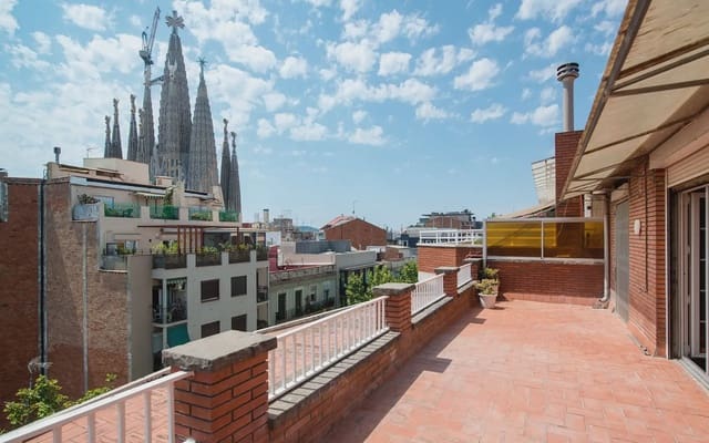 4 bedroom Penthouse for rent in La Sagrada Família, Barcelona city with garage - € 2,359 (Ref: 9961994)