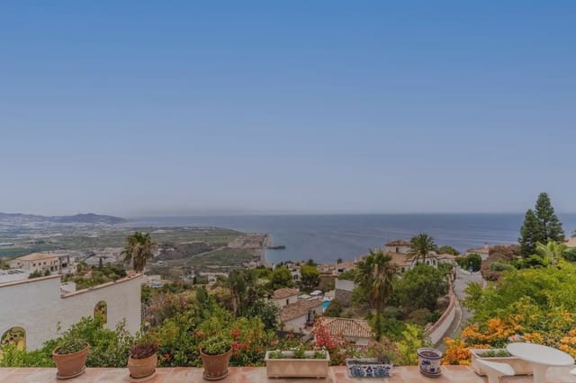 Chalet de 3 habitaciones en Salobreña en venta con piscina garaje - 705.000 € (Ref: 9972305)