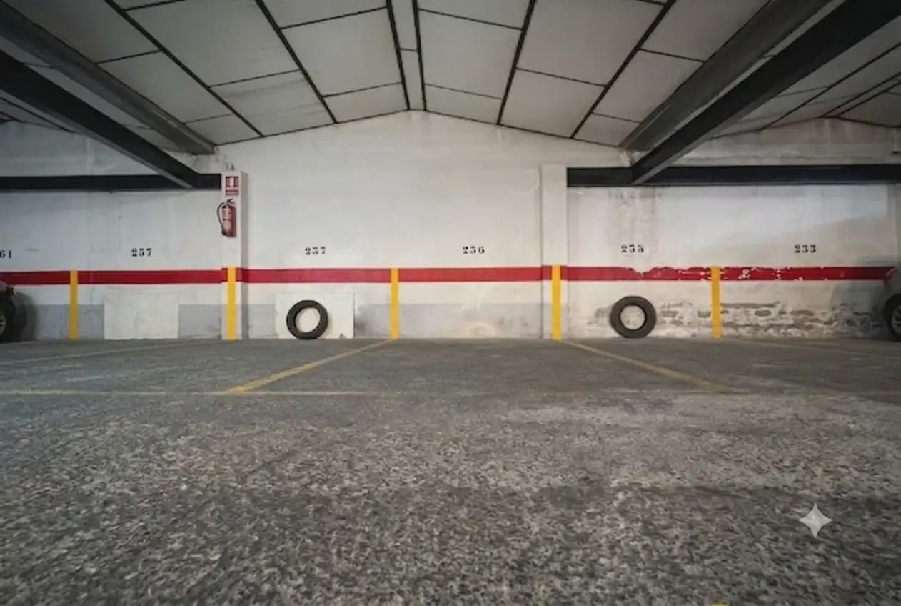 Garasje til salgs i Valencia by - € 15 000 (Ref: 9974390)