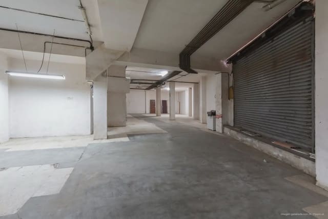 Comercial para arrendar em Girona cidade - 1 200 € (Ref: 9977906)