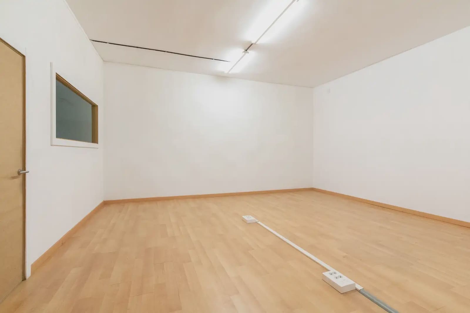 Comercial para arrendar em Girona cidade - 1 200 € (Ref: 9977906)