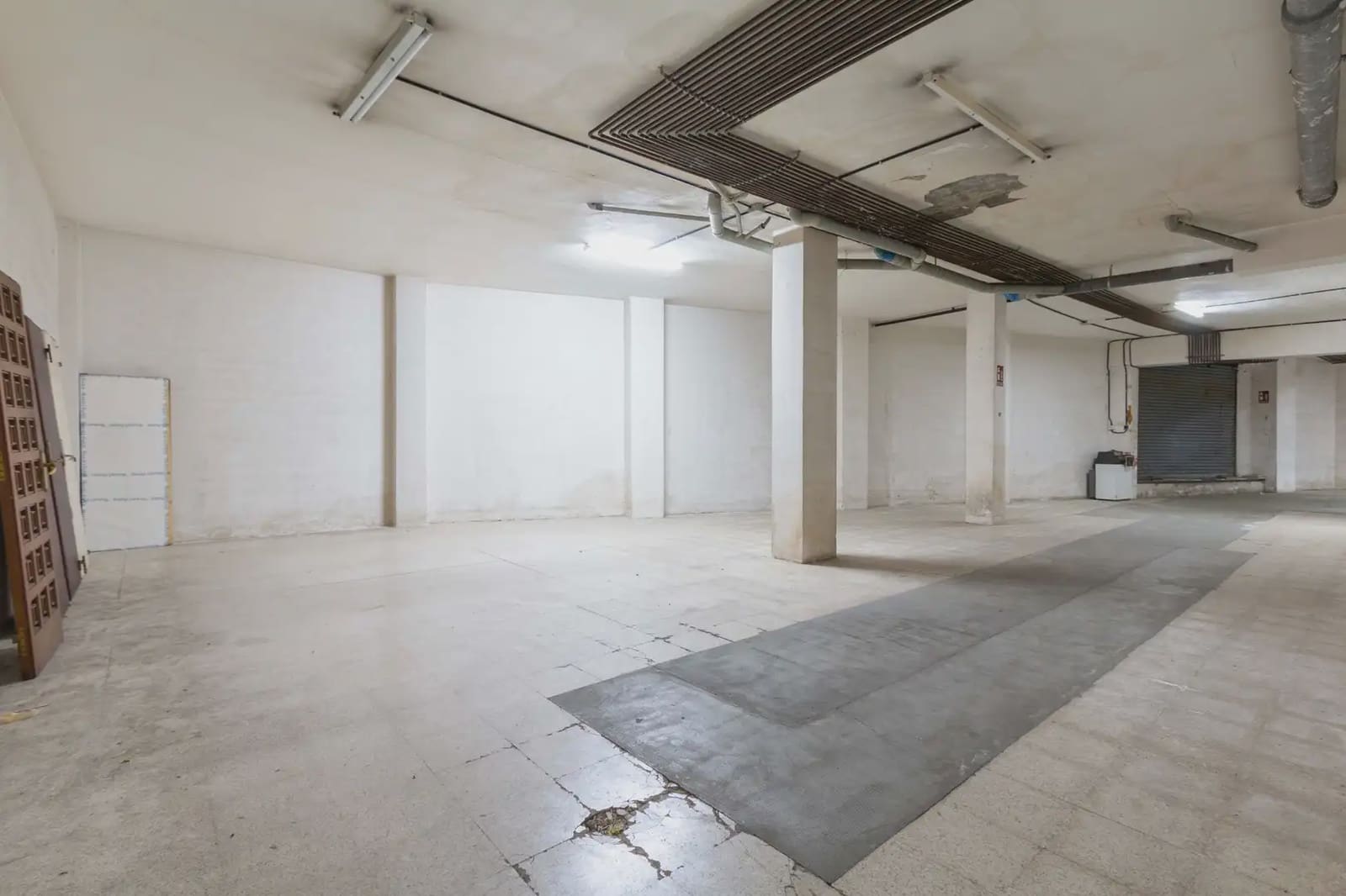 Comercial para arrendar em Girona cidade - 1 200 € (Ref: 9977906)
