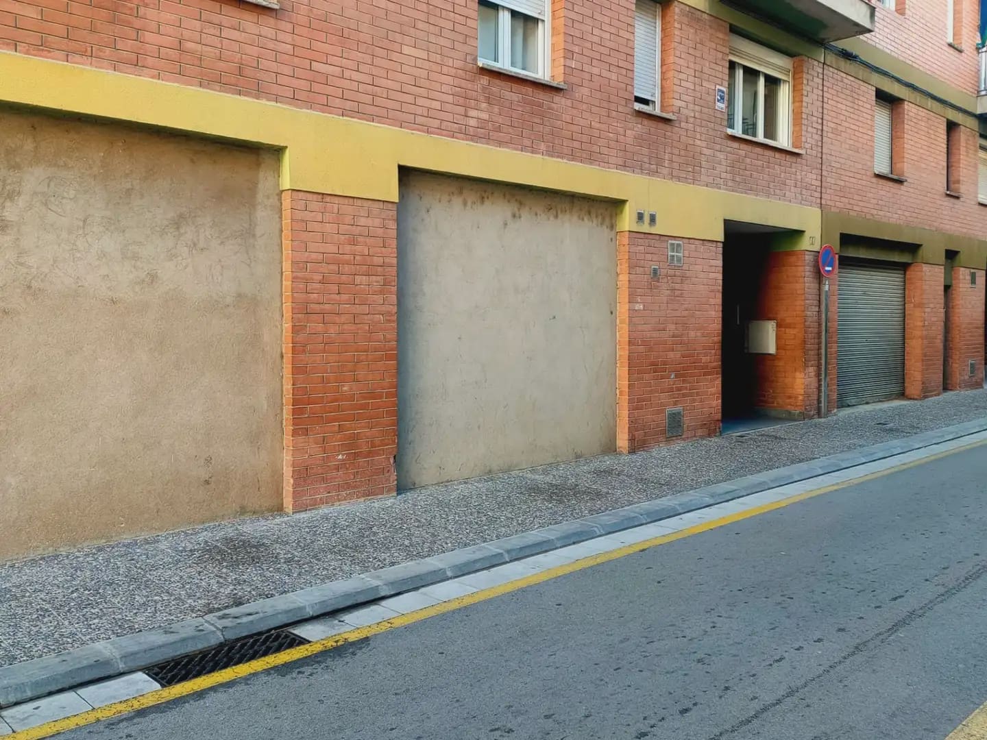 Comercial para arrendar em Girona cidade - 1 200 € (Ref: 9977906)